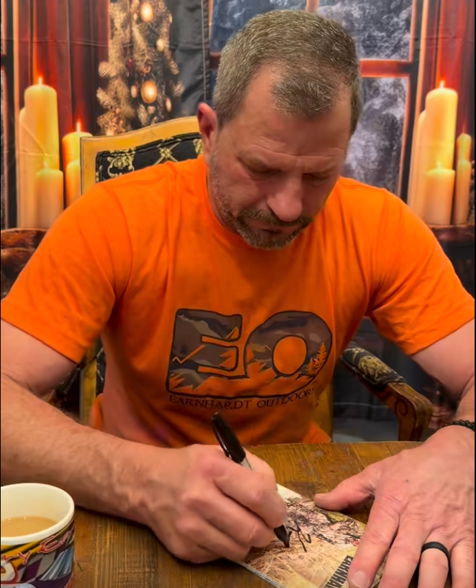 EO-CAMOFLAUGE CUTOUT- ADULT TEE